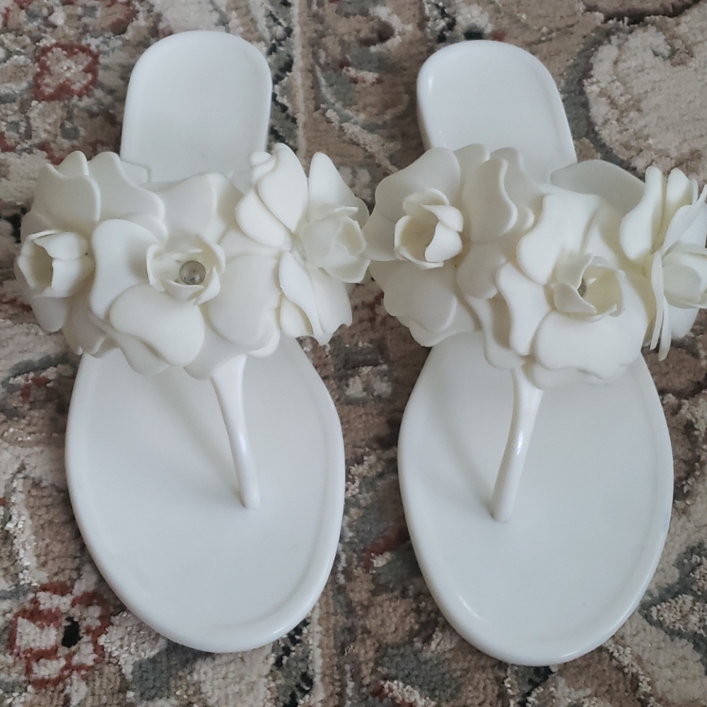 Nine west flip flops